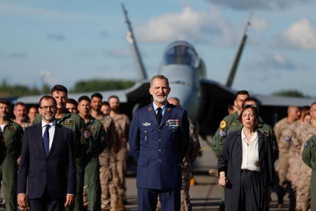 Entertainment Themen der Woche KW26 Entertainment Bilder des Tages Spanish King Felipe VI (C) poses during his visit to air base Siauliai, that hosts airborne detachment Vilkas , in charge for Air Police missions in Baltics since 2004, in Siauliai, Lithuania, 24 June 2024. Felipe VI is in an official visit to the Baltic states. Spanish King Felipe VI visits Lithuania !ACHTUNG: NUR REDAKTIONELLE NUTZUNG!  Copyright: xMariscalx GRAF6475 20240624-55013963449_1