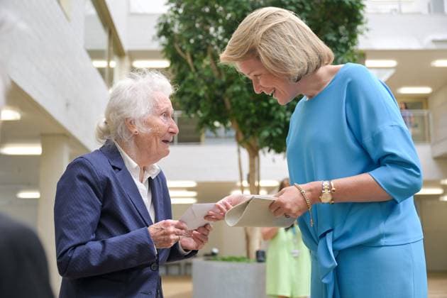 Bilder des Jahres 2024, Entertainment 06 Juni Entertainment Themen der Woche KW26 Entertainment Bilder des Tages Queen Mathilde of Belgium is seen during a royal visit to the LBI Leuven Brain Institute of the KU Leuven university Tuesday 25 June 2024, in Leuven. The Leuven Brain Institute unites all neuroscience research at KU Leuven, UZ Leuven and UPC Leuven. The Queen meets patients and care staff, including the oud reach team , a mobile team of a psychiatrist, a psychologist, a nurse and a social worker that makes home visits to elderly people with psychiatric disorders.  JONASxROOSENS 95225869