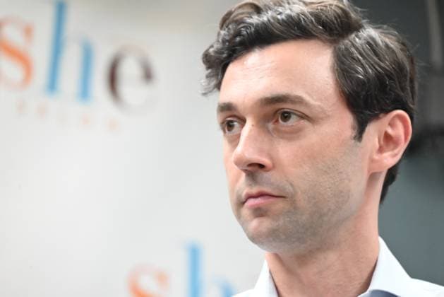 Georgia Senator Jon Ossoff And Atlanta Georgia Mayor Andre Dickens Hold Press Conference Ahead Of 2024 CNN Presidential Debate Georgia Senator Jon Ossoff (shown) and Mayor of Atlanta, Georgia Andre Dickens (not shown) are holding a press conference ahead of the first presidential debate at She Salon in Atlanta, Georgia, United States, on June 25, 2024. Tuesday afternoon at She Salon in Atlanta, Georgia, U.S. Senator Jon Ossoff and Atlanta Mayor Andre Dickens are joining local small business owners for a press conference highlighting the contrast between U.S. President Joe Biden and Former U.S. President Donald J. Trump. Atlanta United States  Copyright: xKylexMazzax originalFilename: mazza-notitle240625_np36T.jpg