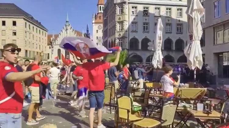 VIDEO: Serbian footy thugs lob beer bottles at German cops in ugly Euro 2024 scenes Story from Jam Press (Serbian Fans Throw Bottles) Pictured: A video grab of Serbian football thugs lobbing beer bottles at German riot cops. VIDEO: Serbian footy thugs lob beer bottles at German cops in ugly Euro 2024 scenes Serbian football thugs lobbed beer bottles at German riot cops in ugly scenes at Euro 2024. A mob of supporters targeted the police officers in the main square in Munich. It was ahead of their match last (25 Jun) night with Denmark that ended 0-0. Serbia, in Group C along with England, were knocked out after finishing bottom. Some of their fans were topless, while others were clad in their football shirts and draped in their nati  Copyright: xJamxPressxVid @footbalIfights