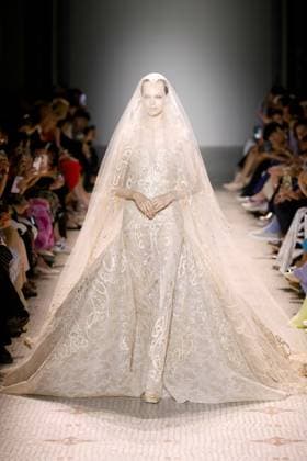Entertainment Themen der Woche KW26 Entertainment Bilder des Tages (240626) -- PARIS, June 26, 2024 -- A model presents a creation of Elie Saab s Fall Winter 2024-2025 Haute Couture collections during Paris Fashion Week in Paris, France, on June 26, 2024. ( Handout via Xinhua) FRANCE-PARIS-FASHION WEEK-ELIE SAAB MeetEurope 