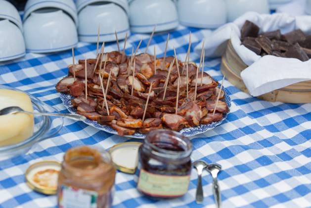 IMAGO Creative, Food, Tapas mixed portuguese traditional rustic food gourmet selection on a table ,model released, Symbolfoto
