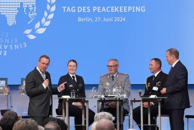 Day of Peacekeeping, award ceremony for international peace missions by Federal Minister of Defense Boris Pistorius together with Katrin Lange First Lieutenant at Sea , Michael Diers Lieutenant Colonel and Maik Henningsen Staff Boatswain and Henning Otte MP during a discussion at the award ceremony for internation