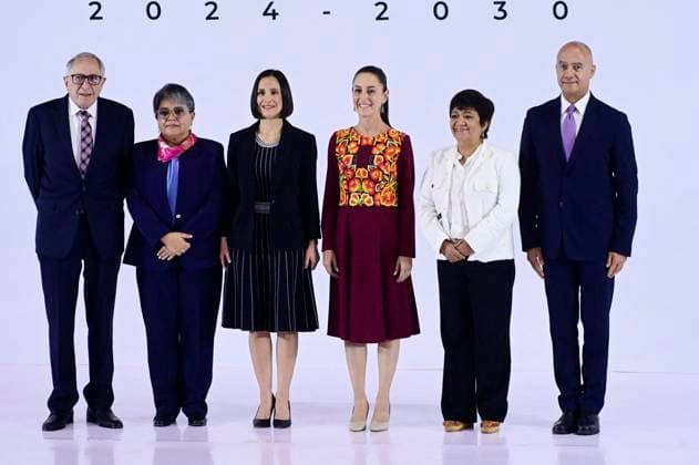 President-Elect Claudia Sheinbaum Presents Her New Cabinet - Mexico City (L-R) David Kershenobich, Raquel Buenrostro, Luz Elena Gonzalez Escobar, incoming President of Mexico Claudia Sheinbaum Pardo, Edna Elena Vega, Jesús Antonio Esteva pose during the presentation of the second part of the government cabinet of Claudia Sheinbaum Pardo at Museo Interactivo de Economía (MIDE). Mexico City, Mexico, June 27, 2024. Photo by Carlos Tischler Eyepix Group ABACAPRESS.COM) Mexico City Mexico  Copyright: xTischlerxCarlos Eyepix ABACAx