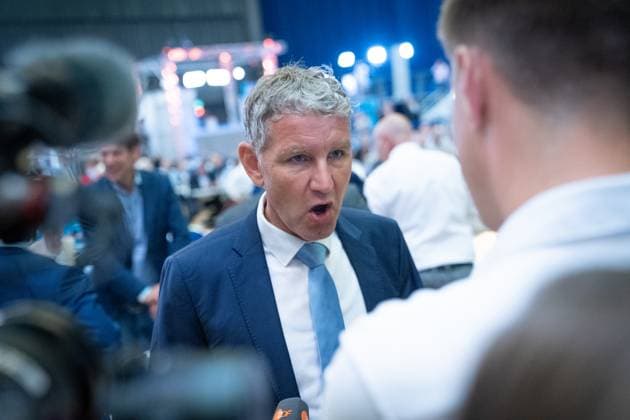 Björn Höcke, Fraktionsvorsitzender der AfD in Thüringen gibt ein Pressestatement ab;15. Bundesparteitag AfD Alternative für Deutschland 2024 in Essen , Essen Nordrhein-Westfalen Deutschland Grugahalle *** Björn Höcke, leader of the AfD parliamentary group in Thuringia makes a press statement 15 Federal Party Conference AfD Alternative for Germany 2024 in Essen , Essen North Rhine-Westphalia Germany Grugahalle