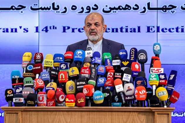 News Themen der Woche KW26 News Bilder des Tages Mohsen Eslami, the spokesman of the country s election headquarters, announced the latest results of the 14th presidential term in a press conference with the media. Ahmad Vahidi, the minister of the country, also announced the end of the first round of the 14th presidential term at a press conference this Saturday afternoon. Based on the final results Masoud pezeshkian and Saeed Jalili will compete in the second round with the most votes. Tehran Iran Copyright: xMohsenxRezaeix A03I8801