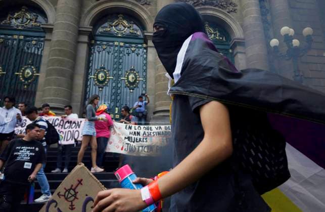 Anti-pride March In Mexico City Members of the bloc are carrying out direct action in the Congress of Mexico City, Mexico, on June 24, 2023, against the LGBTTTIQA+ Pride March, rejecting the capitalization of this commemoration and false alliance discourse through companies and media via advertising and marketing campaigns. They are leaving aside the real cause and the lack of struggle to eradicate discrimination, racism, classism, homophobia, transphobia, and violence in all its forms that they face on a daily basis. Mexico City Mexico City Mexico  Copyright: xGerardoxVieyrax originalFilename: vieyra-notitle240629_npMQq.jpg