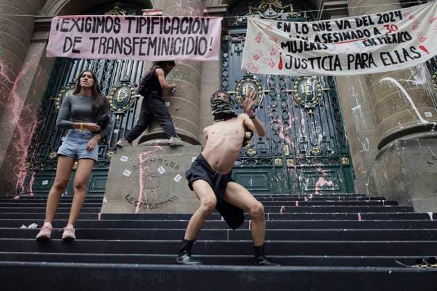 Anti-pride March In Mexico City Members of the bloc are carrying out direct action in the Congress of Mexico City, Mexico, on June 24, 2023, against the LGBTTTIQA+ Pride March, rejecting the capitalization of this commemoration and false alliance discourse through companies and media via advertising and marketing campaigns. They are leaving aside the real cause and the lack of struggle to eradicate discrimination, racism, classism, homophobia, transphobia, and violence in all its forms that they face on a daily basis. Mexico City Mexico City Mexico  Copyright: xGerardoxVieyrax originalFilename: vieyra-notitle240629_np9Su.jpg