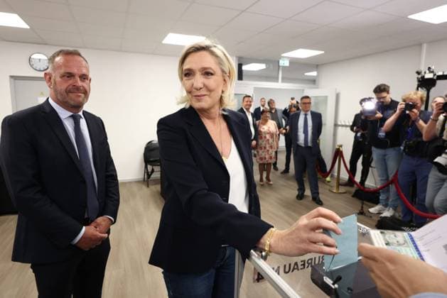 Bilder des Jahres 2024, News 06 Juni News Themen der Woche KW26 News Bilder des Tages ELECTIONS LÉGISLATIVES 2024 PREMIER TOUR PHOTOPQR VOIX DU NORD Maillard 30 06 2024 NO DAM henin Beaumont le 30 06 2024 election legislatives vote Marine le Pen LUDOVIC MAILLARD LA VOIX DU NORD 06 30 2024 First round of the 2024 legislative elections in France These elections have a very strong political stake with a possible strong rise in extremes Marine Le Pen of the far right RN party votes this morning 1 NORD PAS DE CALAIS France  Copyright: xPHOTOPQR VOIXxDUxNORD MAXPPPxMaillardx 20240630VDN2428 20240630VDN2428