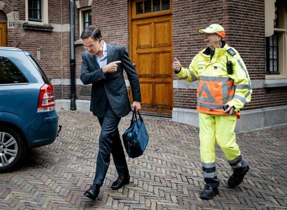 News Themen der Woche KW27 News Bilder des Tages THE HAGUE - Outgoing Prime Minister Mark Rutte arrives at the Binnenhof for a constituent meeting. During this founding meeting, the new cabinet makes agreements about, among other things, the division of tasks. ANP REMKO DE WAAL netherlands out - belgium out  Copyright: xx x502513314x originalFilename: 502513314.jpg