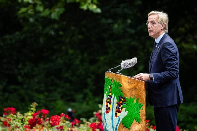 AMSTERDAM - Minister Robbert Dijkgraaf during the national commemoration of the abolition of slavery at the slavery monument in the Oosterpark. The commemoration is organized by the National Institute for the Dutch Slavery History and Legacy (NiNsee). ANP ROBIN VAN LONKHUIJSEN netherlands out - belgium out  Copyright: xx x502527112x originalFilename: 502527112.jpg
