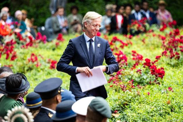AMSTERDAM - Minister Robbert Dijkgraaf during the national commemoration of the abolition of slavery at the slavery monument in the Oosterpark. The commemoration is organized by the National Institute for the Dutch Slavery History and Legacy (NiNsee). ANP ROBIN VAN LONKHUIJSEN netherlands out - belgium out  Copyright: xx x502527284x originalFilename: 502527284.jpg