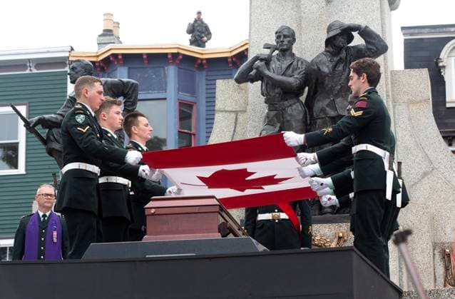 July 1, 2024, St. John s, Nl, Canada: Pallbearers, members of the Royal Newfoundland Regiment, remove the Canadian Flag as an unknown First World War Newfoundland and Labrador soldier is interned at the National War Memorial in St. John s Monday, July 1, 2024. St. John s Canada  - ZUMAc35_ 20240701_zaf_c35_083 Copyright: xPaulxDalyx