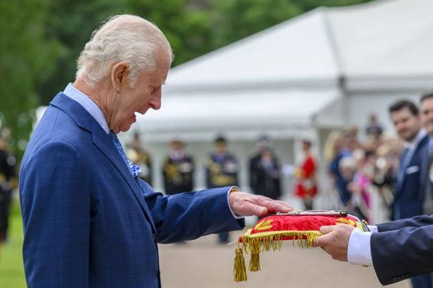 Entertainment Themen der Woche KW27 Entertainment Bilder des Tages King Charles III attends Ceremony of the Keys on the forecourt of the Palace of Holyroodhouse in Edinburgh Featuring: King Charles III Where: Edinburgh, Scotland, United Kingdom When: 02 Jul 2024 Credit: Cover Images EDITORIAL USE ONLY. NOT FOR USE BY NEWSPAPERS BASED IN THE UK. Copyright: xx coverimg53914571