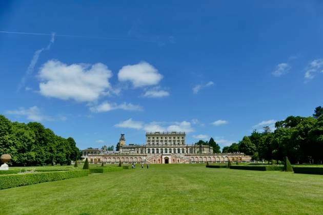 Seasonal weather People make the most of the lovely weather enjoying the picturesque surrounds of Cliveden House.,  Copyright: xGeoffreyxSwainex xAvalonx 0694985780