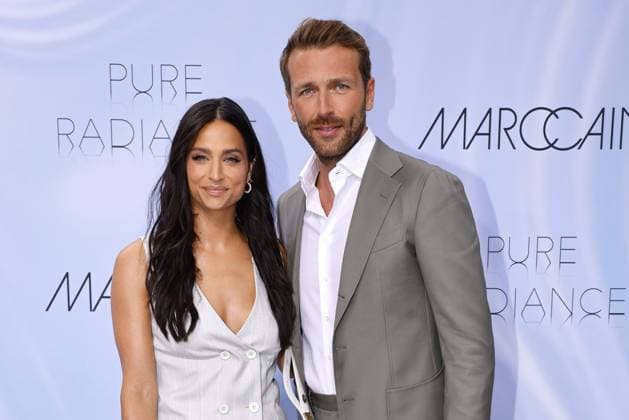 Entertainment Bilder des Tages Amira Pocher und Christian Dueren bei der Marc Cain Pure Radiance Modenschau am 2.07.2024 im Rahmen der Fashion Week Berlin im Kolonnade mit Triumphtor am Neuen Palais in Potsdam Fashionweek Berlin 2024 - Marc Cain Show *** Amira Pocher and Christian Dueren at the Marc Cain Pure Radiance fashion show on 2 07 2024 as part of Fashion Week Berlin in the Colonnade with Triumphtor at the Neues Palais in Potsdam Fashionweek Berlin 2024 Marc Cain Show 