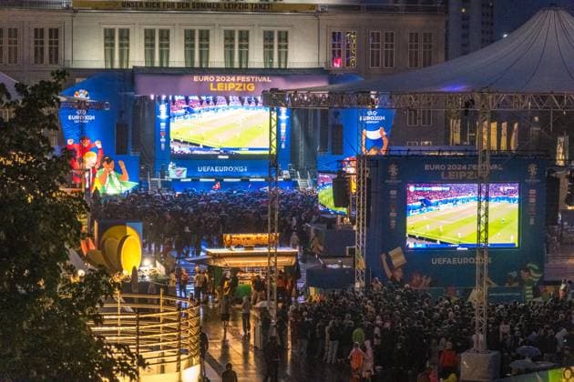 In the round of 16 of the European Football Championship 2024, Turkey faced Austria in the evening The match was played in Leipzigs Zentralstadion A highly emotional match with several thousand spectators in the Leipzig fan zone on Augustusplatz in front of the Gewandhaus Turkey Austria