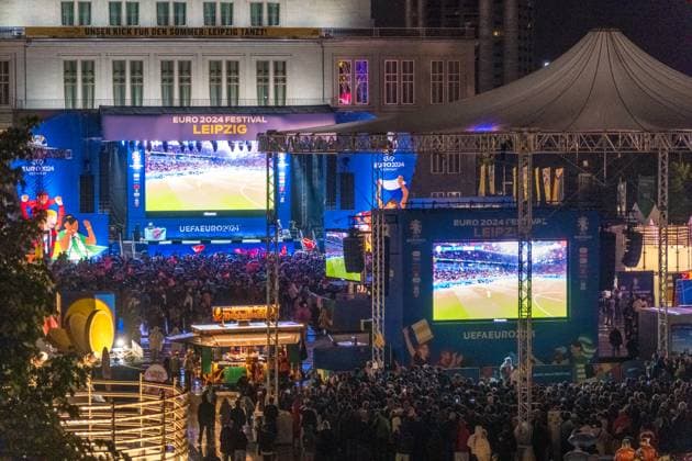 In the round of 16 of the European Football Championship 2024, Turkey faced Austria in the evening The match was played in Leipzigs Zentralstadion A highly emotional match with several thousand spectators in the Leipzig fan zone on Augustusplatz in front of the Gewandhaus Turkey Austria