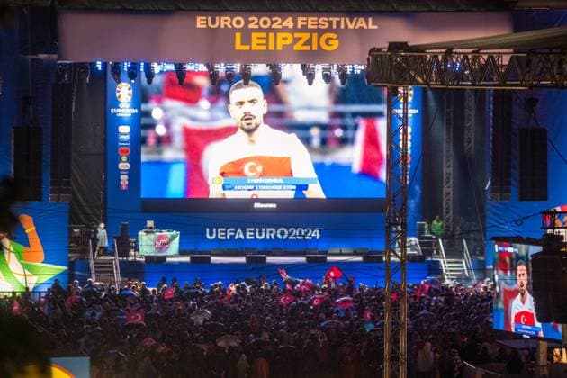 In the round of 16 of the European Football Championship 2024, Turkey faced Austria in the evening The match was played in Leipzigs Zentralstadion A highly emotional match with several thousand spectators in the Leipzig fan zone on Augustusplatz in front of the Gewandhaus Turkey Austria