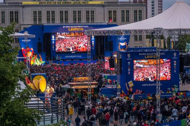 In the round of 16 of the European Football Championship 2024, Turkey faced Austria in the evening The match was played in Leipzigs Zentralstadion A highly emotional match with several thousand spectators in the Leipzig fan zone on Augustusplatz in front of the Gewandhaus Turkey Austria