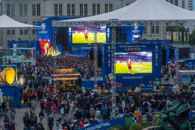 In the round of 16 of the European Football Championship 2024, Turkey faced Austria in the evening The match was played in Leipzigs Zentralstadion A highly emotional match with several thousand spectators in the Leipzig fan zone on Augustusplatz in front of the Gewandhaus Turkey Austria