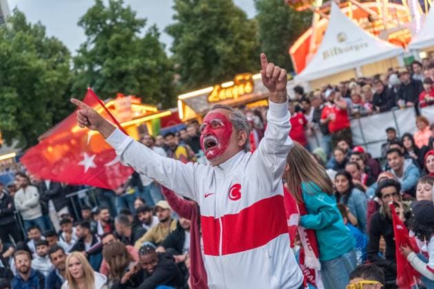 In the round of 16 of the European Football Championship 2024, Turkey faced Austria in the evening The match was played in Leipzigs Zentralstadion A highly emotional match with several thousand spectators in the Leipzig fan zone on Augustusplatz in front of the Gewandhaus Turkey Austria