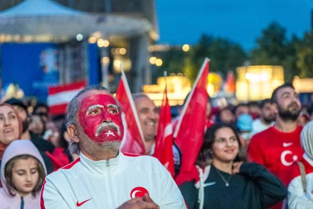 In the round of 16 of the European Football Championship 2024, Turkey faced Austria in the evening The match was played in Leipzigs Zentralstadion A highly emotional match with several thousand spectators in the Leipzig fan zone on Augustusplatz in front of the Gewandhaus Turkey Austria