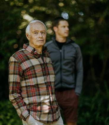 Creative Highlights Symbolbilder Elderly baby boomer man poses for portrait with middle aged son Boothbay Harbor, Maine, United States CR_SSNF24070268-1469126-01 ,model released, Symbolfoto