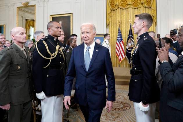 News Bilder des Tages July 3, 2024, Washington, District Of Columbia, USA: United States President Joe Biden departs after a Medal of Honor Ceremony in the East Room of the White House in Washington, DC on July 3, 2024 Washington USA - ZUMAs152 20240703_faa_s152_019 Copyright: xYurixGripasx-xPoolxviaxCNPx
