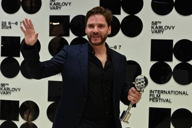 Karlovy Vary International Film Festival - Daniel Brühl erhält Preis des Präsidenten German and Spanish actor, film director and producer Daniel Bruhl received the President s Award, Crystal Globe, at the 58th Karlovy Vary International Film Festival, on July 4, 2024, in Karlovy Vary, Czech Republic. (CTKxPhoto SlavomirxKubes) CTKPhotoP2024070404519  CTKPhotoP2024070404519