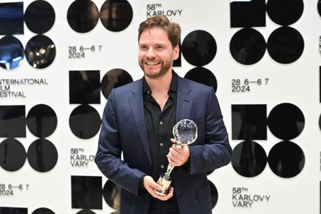 Karlovy Vary International Film Festival - Daniel Brühl erhält Preis des Präsidenten German and Spanish actor, film director and producer Daniel Bruhl received the President s Award, Crystal Globe, at the 58th Karlovy Vary International Film Festival, on July 4, 2024, in Karlovy Vary, Czech Republic. (CTKxPhoto SlavomirxKubes) CTKPhotoP2024070404525  CTKPhotoP2024070404525