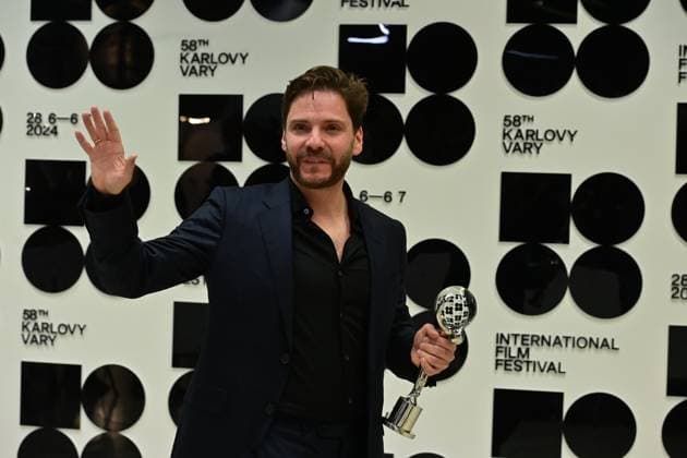 Karlovy Vary International Film Festival - Daniel Brühl erhält Preis des Präsidenten German and Spanish actor, film director and producer Daniel Bruhl received the President s Award, Crystal Globe, at the 58th Karlovy Vary International Film Festival, on July 4, 2024, in Karlovy Vary, Czech Republic. (CTKxPhoto SlavomirxKubes) CTKPhotoP2024070404526  CTKPhotoP2024070404526