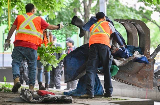 July 5, 2024, Montreal, Pq, Canada: City workers dismantle tents after police cleared a pro-Palestine protest encampment in Victoria Square in Montreal, Friday, July 5, 2024. Montreal Canada  - ZUMAc35_ 20240705_zaf_c35_024 Copyright: xGrahamxHughesx