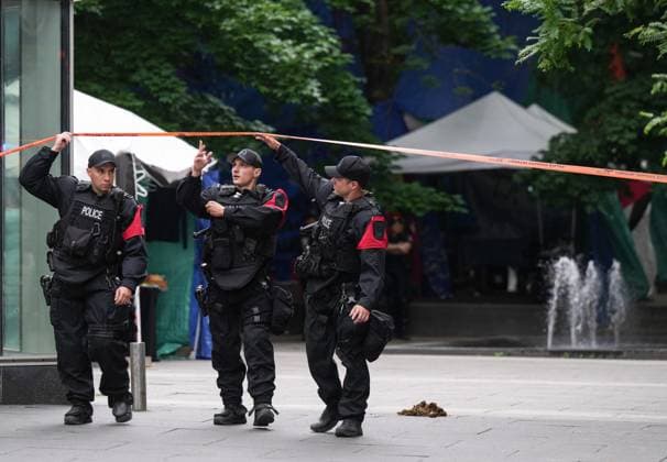 July 5, 2024, Montreal, Pq, CANADA: Police walk the perimeter after they cleared a pro-Palestinian protest encampment in Victoria Square in Montreal, Friday, July 5, 2024. Montreal CANADA  - ZUMAc35_ 20240705_zaf_c35_031 Copyright: xChristinnexMuschix