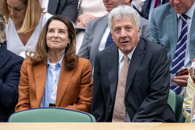 Lisa Hoffman and Dustin Hoffman watches centre court tennis on the fifth day of the Wimbledon tennis championships held at the All England Lawn Tennis & Croquet Club Featuring: Lisa Hoffman, Dustin Hoffman Where: London, United Kingdom When: 05 Jul 2024 Credit: Ray Tang Cover Images **STRICTLY EDITORIAL USE ONLY** EDITORIAL USE ONLY. NOT FOR USE BY NEWSPAPERS BASED IN THE UK. Copyright: xx coverimg53923311