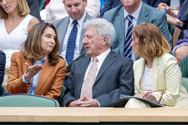 Lisa Hoffman and Dustin Hoffman watches centre court tennis on the fifth day of the Wimbledon tennis championships held at the All England Lawn Tennis & Croquet Club Featuring: Lisa Hoffman, Dustin Hoffman Where: London, United Kingdom When: 05 Jul 2024 Credit: Ray Tang Cover Images **STRICTLY EDITORIAL USE ONLY** EDITORIAL USE ONLY. NOT FOR USE BY NEWSPAPERS BASED IN THE UK. Copyright: xx coverimg53923313