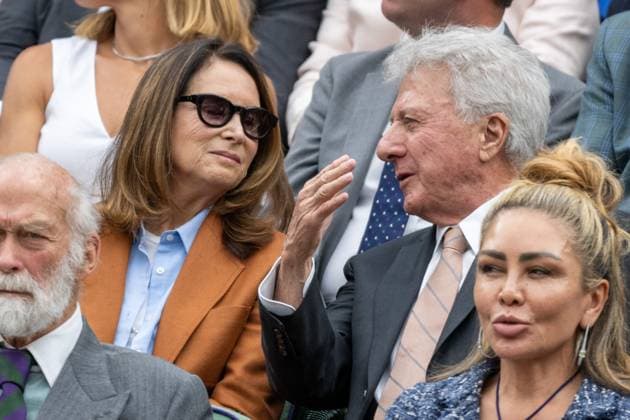 Lisa Hoffman and Dustin Hoffman watches centre court tennis on the fifth day of the Wimbledon tennis championships held at the All England Lawn Tennis & Croquet Club Featuring: Lisa Hoffman, Dustin Hoffman Where: London, United Kingdom When: 05 Jul 2024 Credit: Ray Tang Cover Images **STRICTLY EDITORIAL USE ONLY** EDITORIAL USE ONLY. NOT FOR USE BY NEWSPAPERS BASED IN THE UK. Copyright: xx coverimg53923315