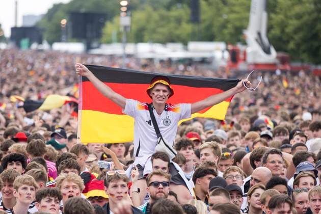European Football Championship, fan zone at the Brandenburg Gate, Berlin, 05 07 2024 Football fan on shoulders with German flag at the fan zone at the Brandenburg Gate during the quarter final match Germany Spain at the European Football Championship, Berlin, 05 07 2024 Berlin fan zone Copyright: xBenxKriemannx