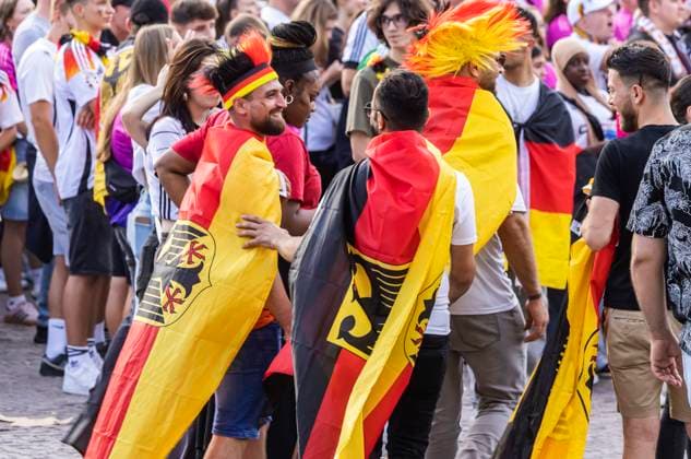 Public viewing in Stuttgart 30,000 fans watch the quarter-final between Spain and Germany on Schlossplatz, which Spain wins 2 1 UEFA European Football Championship 05 07 2024 Stuttgart, Baden Württemberg, Germany, Europe