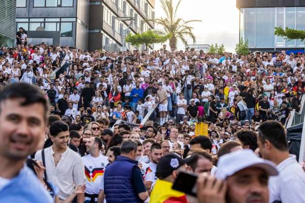 Public viewing in Stuttgart 30,000 fans watch the quarter-final between Spain and Germany on Schlossplatz, which Spain wins 2 1 UEFA European Football Championship 05 07 2024 Stuttgart, Baden Württemberg, Germany, Europe