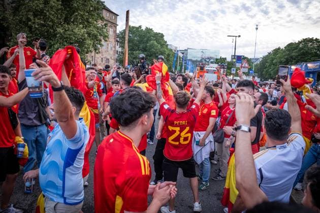 Quarter-final match European Championship Germany Spain 20240705 UEFA EURO 2024 Public Viewing Schlossplatz Stuttgart Football Fan Zone celebrating cheering Spanish fans after the match Stuttgart Baden Württemberg Germany