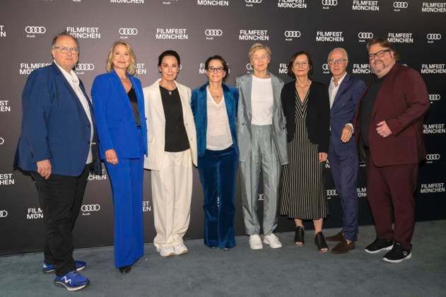 Bilder des Jahres 2024, Entertainment 07 Juli Entertainment Themen der Woche KW27 Entertainment Bilder des Tages Christoph Ott, Trine Dyrholm, Desiree Nosbusch, Alexandra Hoesdorff, Lot Vekemans, Claudia Tronnier, Michael Lehmann und Gast bei der Premiere des Kinofilms Poison - Eine Liebesgeschichte auf dem 41. Filmfest München 2024 in der Astor Filmlounge. München, 05.07.2024 *** Christoph Ott, Trine Dyrholm, Desiree Nosbusch, Alexandra Hoesdorff, Lot Vekemans, Claudia Tronnier, Michael Lehmann and guest at the premiere of the feature film Poison Eine Liebesgeschichte at the 41 Filmfest München 2024 in the Astor Filmlounge Munich, 05 07 2024 Foto:xN.xKolinzx xFuturexImagex poison_4703