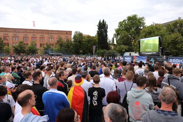 People at the public viewing on Luisenplatz during the quarter-final match between Spain and Germany at the European Football Championship, Potsdam, July 5, 2024 Public Viewing Luisenplatz Potsdam