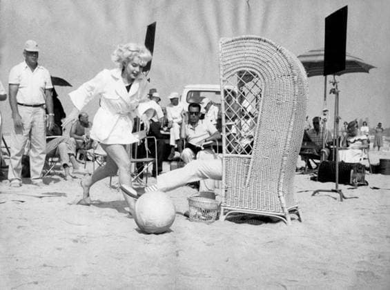 Some Like It Hot (1959) - filmstill Some Like It Hot (1959) Behind the scenes photo of Marilyn Monroe - - - EDITORIAL USE ONLY Copyright: xCAP KFSx