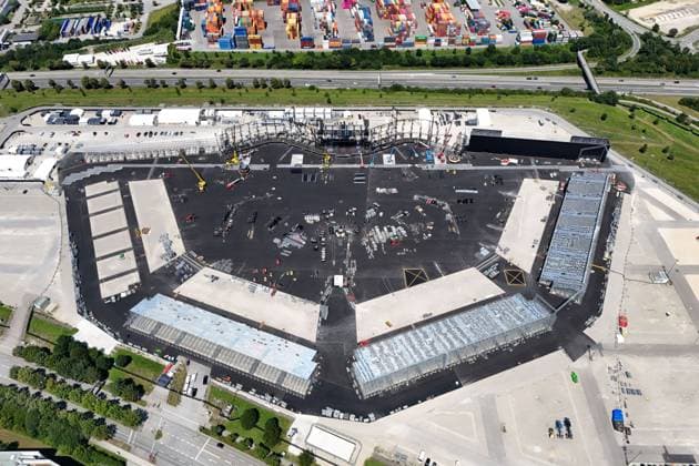 Construction of a huge open-air arena for Adeles European concerts in August On the open-air grounds of Messe Muenchen Global superstar Adele will perform in Munich on August 2 , 3 , 9 and 10, 2024 On the grounds of Messe Muenchen on the A94 highway, Adele will perform in an open-air situation created exclusively for these special concerts