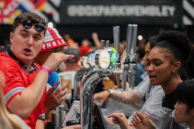 . 06 07 2024. London, United Kingdom. England Fans BoxPark Wembley. Supporters watch screening of England s knockout game against Switzerland on the big screen at BoxPark, Wembley.  xMartynxWheatleyx xi-Imagesx IIM-25357-0025