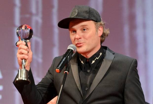 Entertainment Themen der Woche KW27 Entertainment Bilder des Tages Dutch actor Guido Pollemans receives the Best Actor Award in the film The Guest and the Fish of the Third Day at the closing awards ceremony of the 58th Karlovy Vary International Film Festival, in Karlovy Vary, Czech Republic, on July 6, 2024. (CTKxPhoto OndrejxHajek) CTKPhotoP2024070605042  CTKPhotoP2024070605042