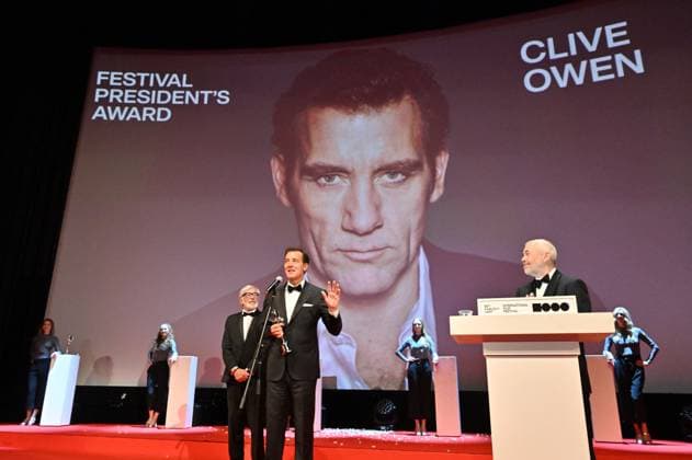 British actor Clive Owen received President s Award of Karlovy Vary International Film Festival from festival president Jiri Bartoska (left) at the closing awards ceremony of the 58th Karlovy Vary International Film Festival, in Karlovy Vary, Czech Republic, on July 6, 2024. On the right is the presenter Marek Eben. (CTKxPhoto OndrejxHajek) CTKPhotoP2024070605271  CTKPhotoP2024070605271