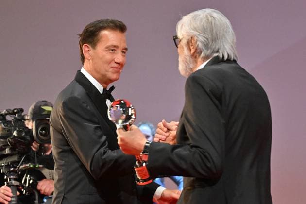 British actor Clive Owen received President s Award of Karlovy Vary International Film Festival from festival president Jiri Bartoska (right) at the closing awards ceremony of the 58th Karlovy Vary International Film Festival, in Karlovy Vary, Czech Republic, on July 6, 2024. (CTKxPhoto OndrejxHajek) CTKPhotoP2024070605281  CTKPhotoP2024070605281