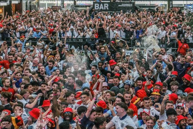 . 06 07 2024. London, United Kingdom. England Fans BoxPark Wembley. Supporters watch screening of England s knockout game against Switzerland on the big screen at BoxPark, Wembley.  xMartynxWheatleyx xi-Imagesx IIM-25357-0049